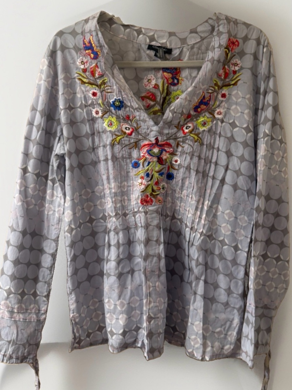 Embroidered V-Neck Women's Blouse in Light Gray with Multicolor Floral Detail